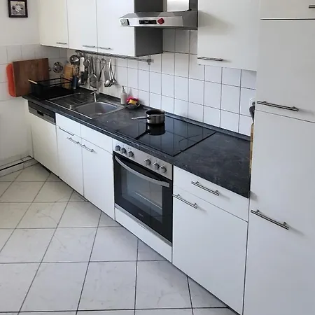 Grosses Zimmer Von Privat Sehr Zentral In Bad Homburg Stadtmitte Homestay